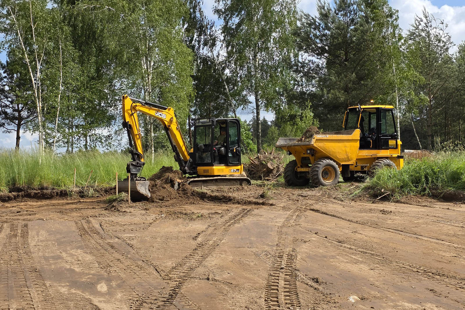 Žemės kasimas pagrindų įrengimui-009z